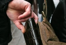 Photo of video | Aveți grijă de portmonee atunci când urcați în transport! O tânără, buzunărită în timp ce se deplasa prin centrul capitalei