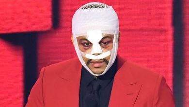 Photo of video | The Weeknd, cu întreaga față bandajată pe scena American Music Awards. Ce s-a întâmplat cu artistul