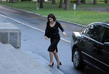 Photo of La sediul PAS a apărut un agent al SPPS. Maia Sandu dispune de pază și mașină de serviciu