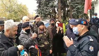 Photo of video | Discuții aprinse și scandări la IGP. Un grup de veterani au cerut demisia lui Maxian: „Vă ștergeți picioarele de noi”