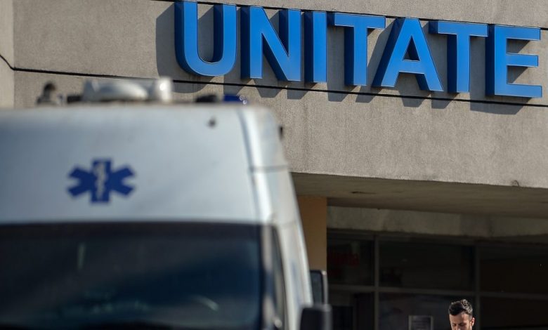 Photo of O femeie din România, declarată moartă de un polițist, s-a trezit când a fost pusă în sicriu