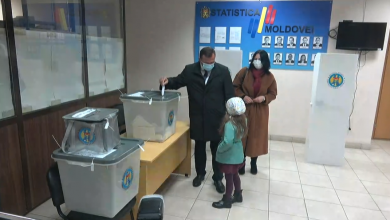 Photo of video | De la Varnița, Năstase a venit la votare cu familia: „Să nu mai ratăm această șansă uriașă”