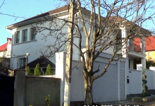Photo of video | Trăiește în casa socrilor și conduce mașina rudelor. Averea unui șef al Procuraturii mun. Chișinău