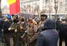 Photo of video | „Ne-au gazat, ne-au electrocutat, ne-au rupt mâinile”. Un grup de veterani a protestat la Guvern, PG și MAI, cerând demisia ministrului Voicu