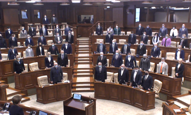 Photo of Minut de reculegere în plenul Parlamentului