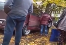 Photo of video | Câțiva alegători transnistreni s-ar fi arătat nemulțumiti de banii primiți pentru votare, iar o femeie ar fi fost „uitată” pe drum