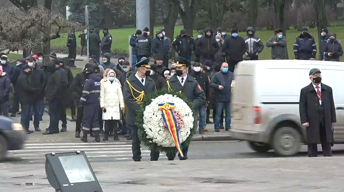 Photo of live | După învestirea în funcție, Maia Sandu depune flori la monumentul domnitorului Ștefan cel Mare și Sfânt