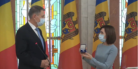 Photo of Sandu i-a oferit lui Iohannis moneda comemorativă dedicată doctorilor