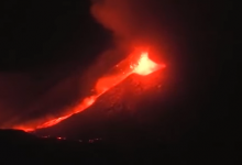 Photo of video | Imagini spectaculoase din Sicilia! Vulcanul Etna a erupt și a aruncat lava la înălțimea de 100 de metri