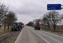 Photo of video | Agricultorii de la Tudora amenință că vor bloca accesul în țară dacă autoritățile nu vor găsi soluții pentru problemele lor