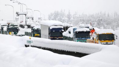 Photo of video | Japonia: Peste 1000 de oameni, blocaţi timp de 40 de ore pe o autostradă înzăpezită