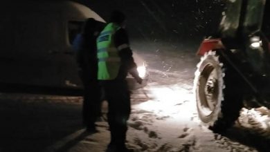 Photo of foto, video | Prima ninsoare – primele probleme. Mai multe mașini, blocate din cauza zăpezii