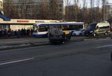 Photo of foto | Impact violent în capitală. Două mașini de taxi și un troleibuz s-au ciocnit