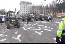 Photo of foto, video | Continuă protestul! Agricultorii au ajuns cu tractoarele în PMAN