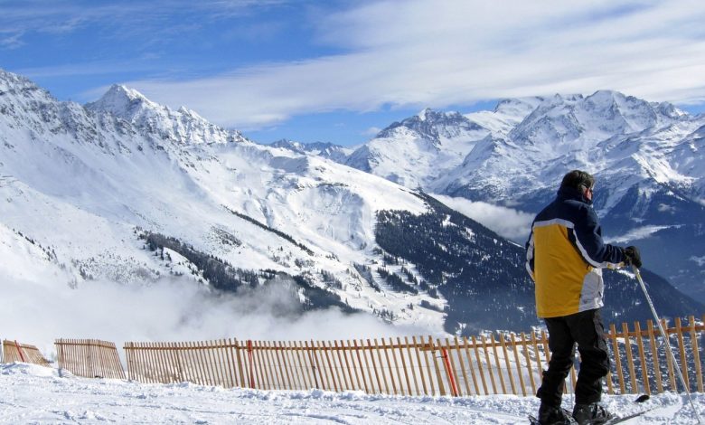 Photo of Două sute de turişti britanici au fugit din izolare din hotelurile din Elveţia, unde erau plasați în carantină