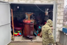 Photo of video | Au fost angajați să facă curățenie într-un garaj, însă au „curățit” încăperea de bunuri. Câțiva tineri, reținuți pentru furt