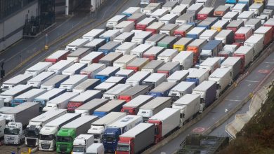 Photo of foto | Brexit fără acord, semne de panică? Magazinele, sfătuite să-și facă stocuri. Sute de TIR-uri așteaptă să intre în Marea Britanie