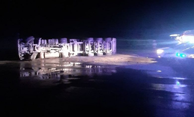 Photo of foto | S-a pornit la Briceni cu… camionul, însă l-a răsturnat pe drum. Isprava unui minor beat