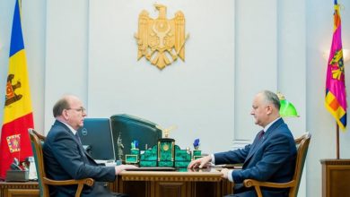 Photo of Distincții la final de mandat: Dodon l-a decorat pe Ambasadorul Federației Ruse cu Ordinul de Onoare