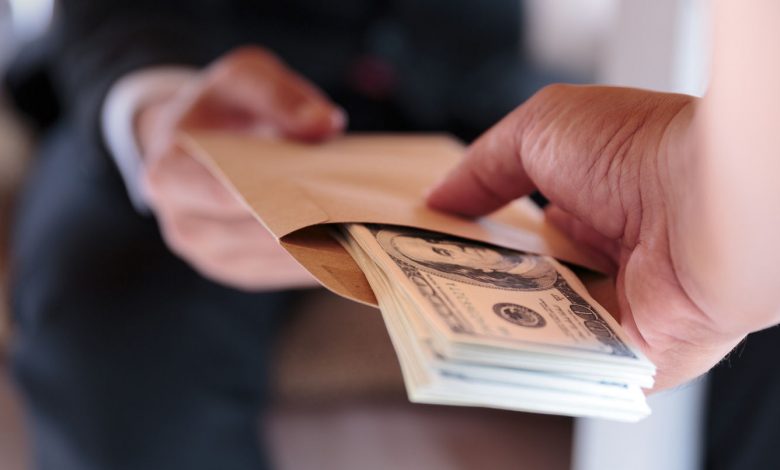 Photo of Mită de 18.000 mii de lei: O angajată de la Cadastru, reținută de CNA, după ce a fost denunțată