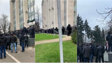 Photo of foto | Agricultorii protestează la Guvern. Polițiștii au împânzit spațiul din jurul Executivului