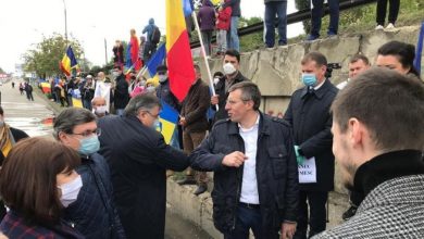 Photo of doc | Chirtoacă și Bilețchi nu vor achita 22.500 de lei pentru protestul de la întâmpinarea ajutorului românesc sub podul de la Telecentru