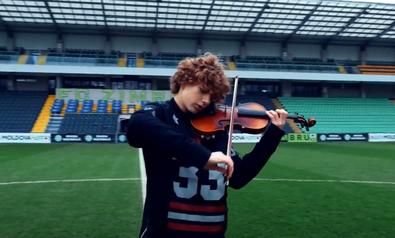 Photo of video | Moment magic pe stadionul Zimbru. Imnul Ligii Campionilor, interpretat de Cătălin Advahov