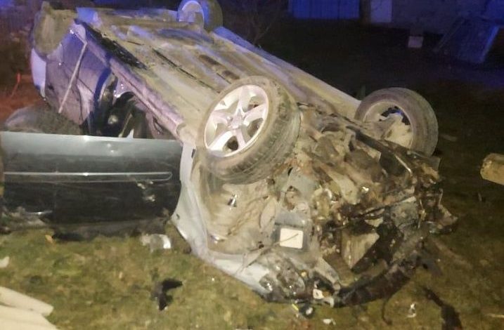 Photo of video | Momentul în care sătenii scot din mașină cadavrul femeii decedate în accidentul de la Sângerei