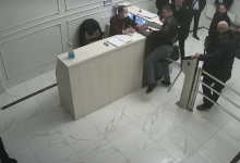 Photo of video | Protejat de paza oferită de Stoianoglo, Platon a intrat abuziv la ședința CNPF. Momentul, surprins de camerele de supraveghere