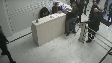 Photo of video | Protejat de paza oferită de Stoianoglo, Platon a intrat abuziv la ședința CNPF. Momentul, surprins de camerele de supraveghere