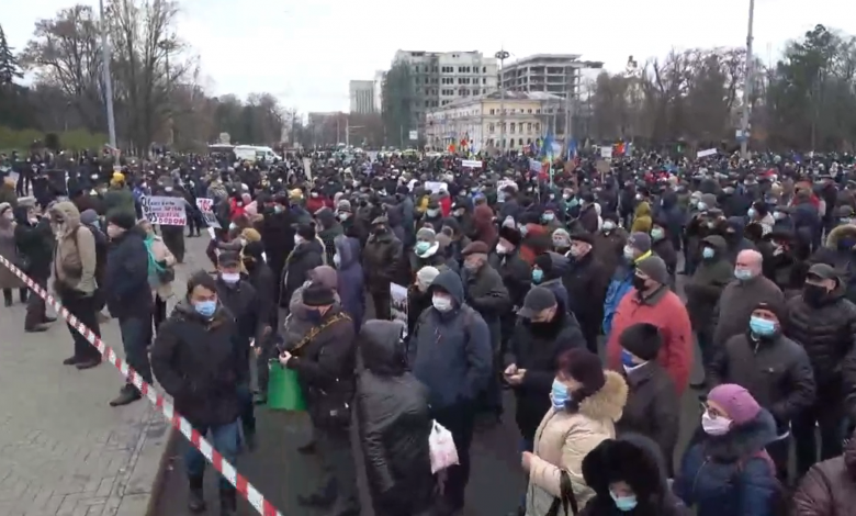 Photo of Transportatorii vor protesta marți la Parlament