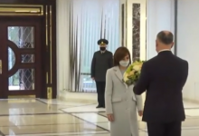 Photo of video | Faza zilei? Cum a evitat Maia Sandu să dea mâna cu Igor Dodon la ceremonia de la Președinție