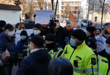 Photo of video, update | Fadei Nagacevschi, huiduit la ieșirea de la Curtea Constituțională: „Animalule!”