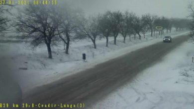 Photo of Centrul și sudul Republicii Moldova au fost cuprinse de ninsori. Pe drumurile din țară s-a format polei, iar în capitală – ambuteiaje