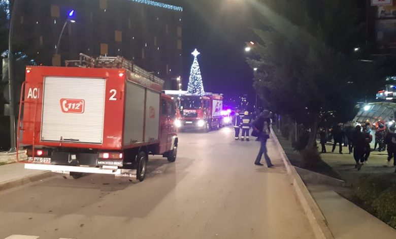 Photo of Alertă cu bombă la un centru comercial din Chișinău. Oamenii sunt evacuați din clădire