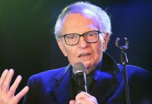 Photo of Celebrul Larry King, internat cu diagnoza COVID-19. Medicii nu permit feciorilor jurnalistului să îl viziteze