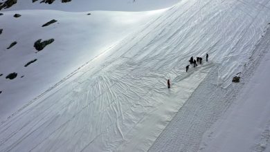 Photo of China vrea să încetinească topirea ghețarilor acoperindu-i cu o „pătură” geotextilă