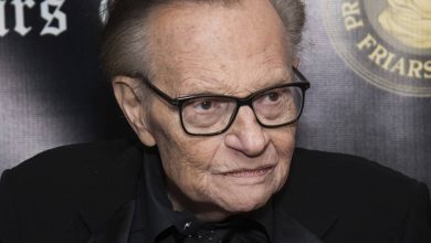 Photo of Larry King a murit la vârsta de 87 de ani. Celebrul jurnalist american fusese internat în spital cu COVID-19