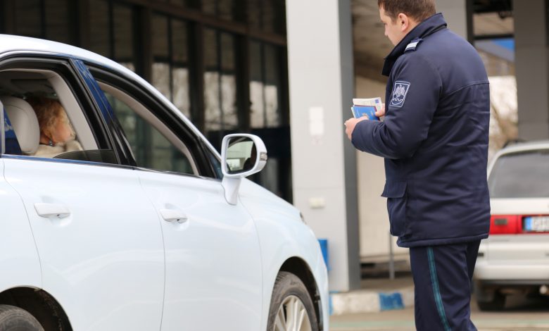 Photo of A devenit „șofer” după ce a plătit 300 de euro: Un tânăr, cercetat penal pentru folosirea permisului de conducere fals