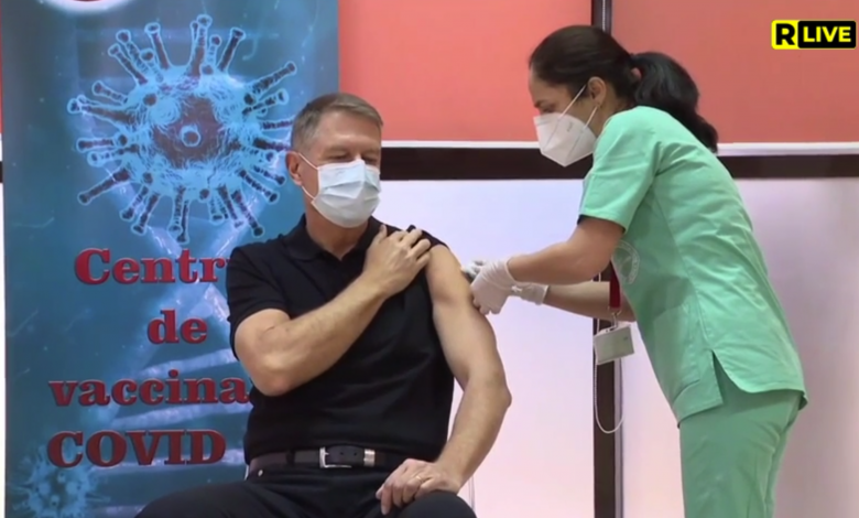Photo of video | Iohannis s-a vaccinat împotriva COVID-19: „Este o procedură simplă, sigură și eficientă”