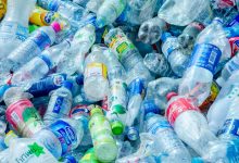 Photo of România: Cetățenii ar putea plăti o taxă de 50 de bani pentru fiecare ambalaj din plastic cumpărat. Cum se vor recupera banii