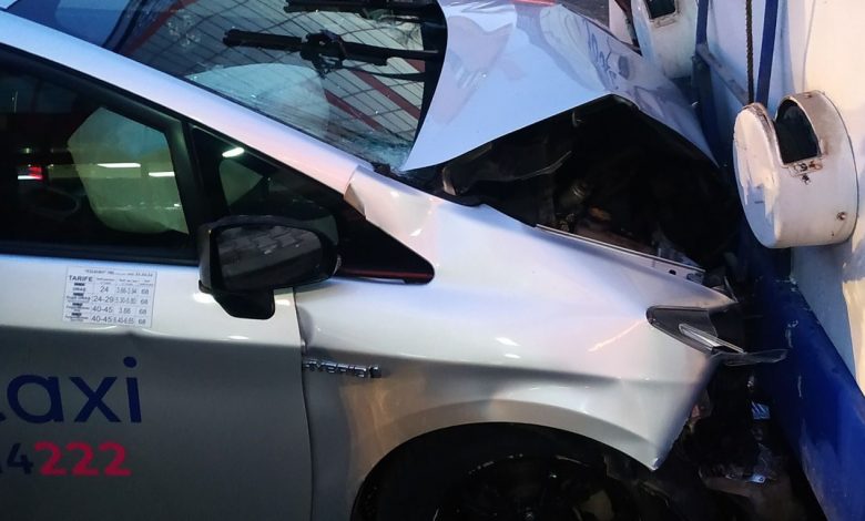 Photo of foto | Încă un accident cu implicarea unui taxi. Șoferul a lovit un troleibuz