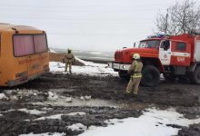 Photo of Un autobuz școlar, blocat în noroi. Pentru a mișca vehiculul din loc a fost nevoie de intervenția salvatorilor