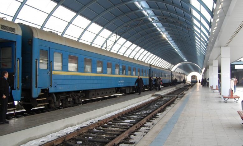 Photo of foto | O mie de pachete de țigări, depistate în trenul Chișinău-București: Unde erau ascunse