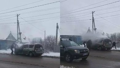 Photo of video | Noroc de omăt! Un șofer din Bălți, ajutat să își stingă automobilul cuprins de fum cu zăpadă