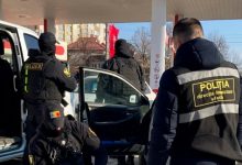 Photo of video | Nu-l învață nici pedeapsa? Un fost polițist, anterior condamnat la închisoare, reținut pentru trafic de influență