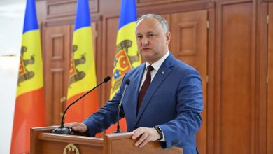 Photo of foto | De două ori pe aceeași greblă: Dodon, din nou prezentat drept „președintele Republicii Moldova”