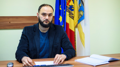 Photo of video | Pledează pentru modificarea legii care îl incriminează. Declarațiile edilului de Sângera, după ce a închiriat Primăriei mașina personală