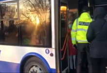 Photo of video | Polițiștii au verificat cum se respectă normele epidemiologice în transportul public din capitală. Încălcările depistate