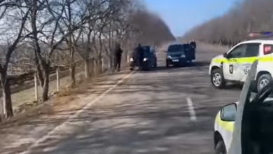 Photo of update, video | Reținerea bărbatului care ar fi împușcat două adolescente la Dubăsari: Momentul în care ofițerii sustrag arma